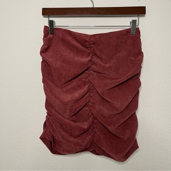 ZARA Ruched corduroy Mini skirt Burgundy Wine size M NWT - Picture 2 of 8